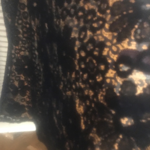 NAVY AND GOLD DESIGN TOL WITH ADJUSTABLE STRAPS. - Picture 5 of 5